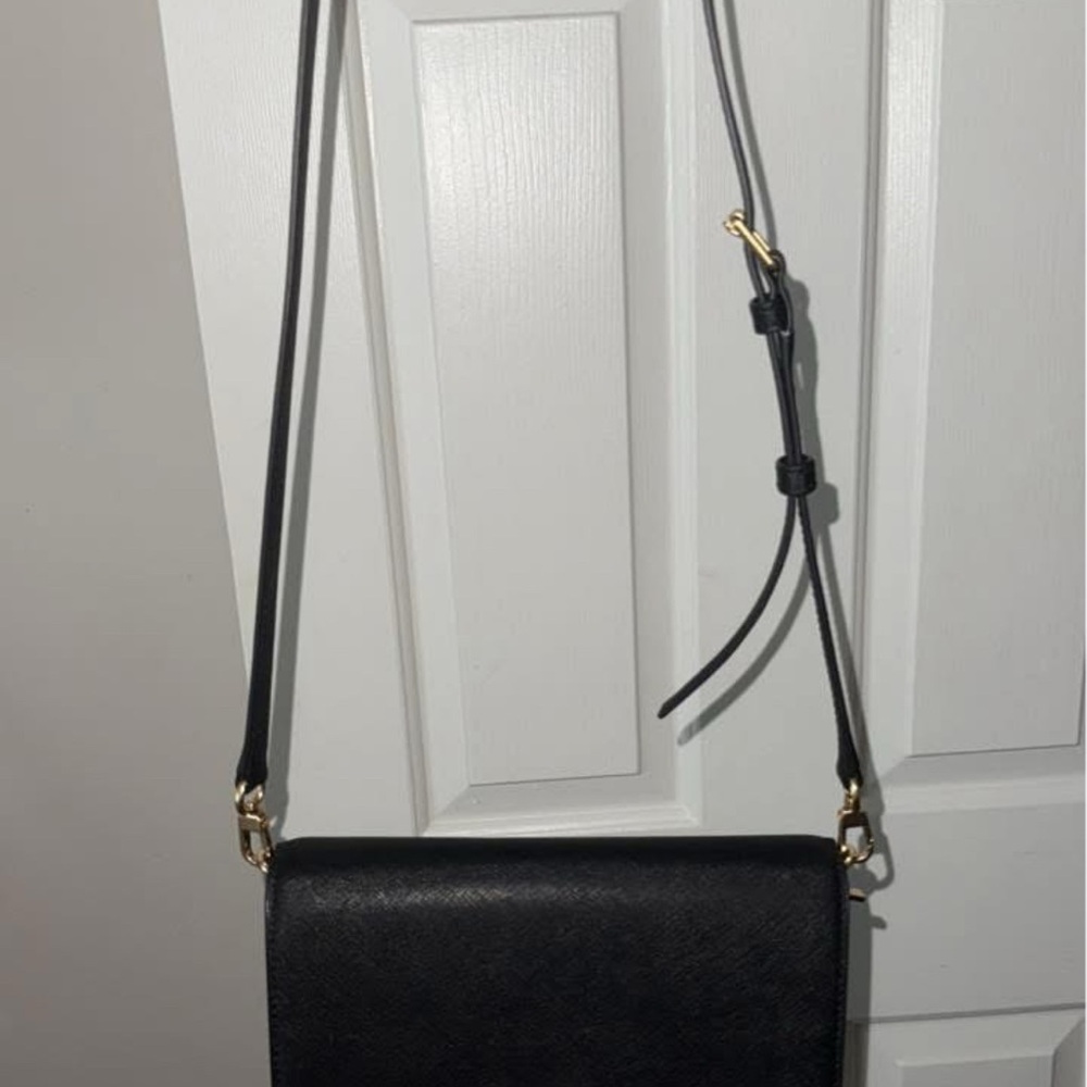 Elegant Black Crossbody Purse